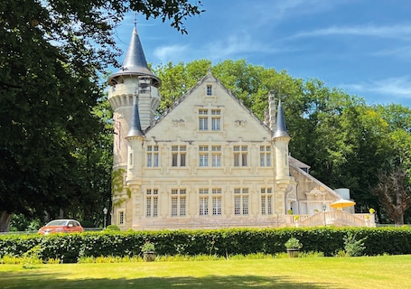 Exterior. Château Picol