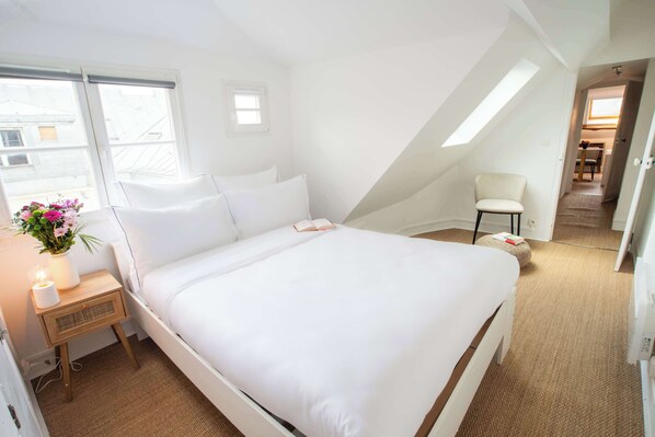 2 bedrooms, iron/ironing board, travel cot, WiFi