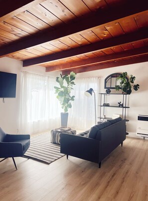 Fernseher, Bücher, Computerbildschirme, Drucker