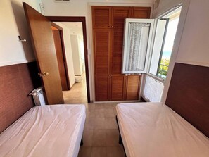 3 bedrooms, WiFi, bed sheets - Sitges frente al mar (Sitges)