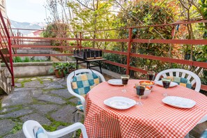Outdoor dining - Ca l'Agnès: tranquility and nature (Oliana)