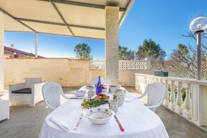 Outdoor dining - Villetta Angela by BarbarHouse (San Pietro in Bevagna)