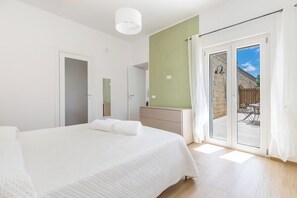 4 Schlafzimmer, Bügeleisen/Bügelbrett, Internetzugang, Bettwäsche