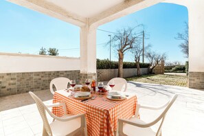 Outdoor dining - Alba Apartment - PT by BarbarHouse (Torre Lapillo)