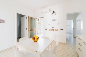 Dining - Alba Apartment - PT by BarbarHouse (Torre Lapillo)