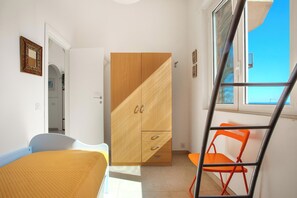 2 slaapkamers, een strijkplank/strijkijzer