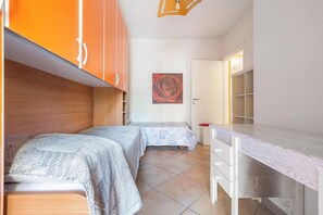 2 bedrooms, iron/ironing board