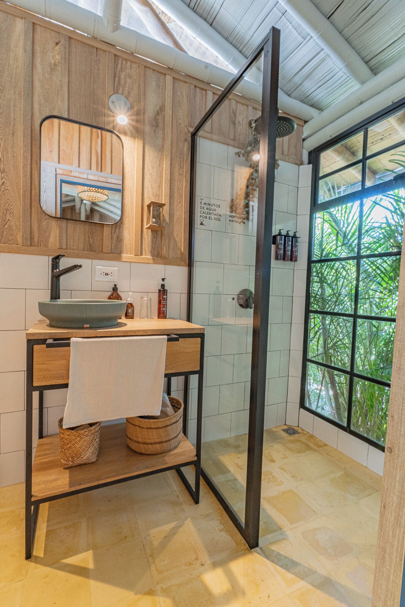 Design Cabin | Bathroom | Shower, towels, soap, shampoo