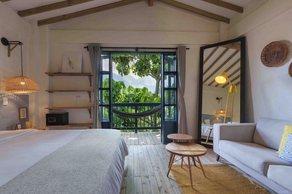 Suíte standard, sacada | Roupas de cama antialérgicas, Wi-Fi de cortesia, roupa de cama