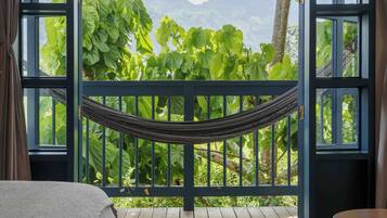 Standard Suite, Balcony | 1 bedroom, hypo-allergenic bedding, free WiFi, bed sheets