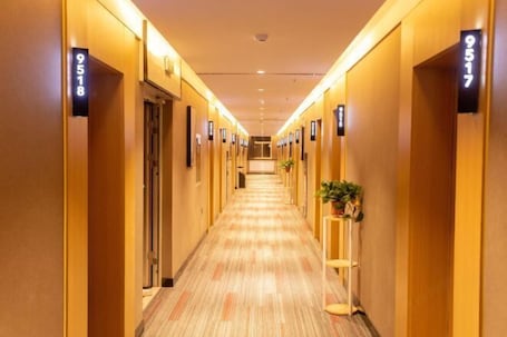 Interior. Shankee Hotel (Xin'an Hangzhou Road)