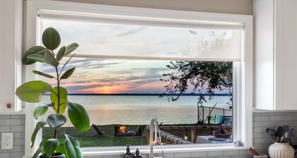 Waterfront Designer Retreat | Stunning Sunsets! 5 minutes to the beach!