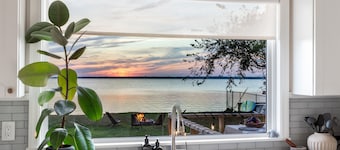 Waterfront Designer Retreat | Stunning Sunsets! 5 minutes to the beach!