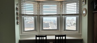 Sunny, cozy studio with ocean views in the heart of Ocean City NJ!