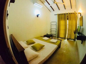 4 bedrooms, iron/ironing board, WiFi