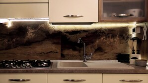 A kitchen with a gas stove, a sink, and a microwave. - SUITE HAVEN IN VENICE WITH PRIVATE SPA (Venezia)