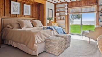 4 bedrooms, iron/ironing board, travel crib, free WiFi