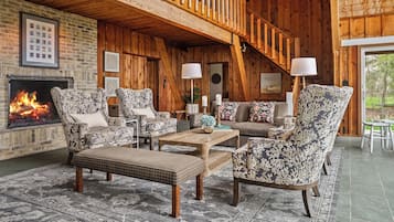 TV, fireplace, table tennis, books