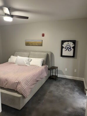 2 makuuhuonetta, silitysrauta/-lauta, Wi-Fi, vuodevaatteet