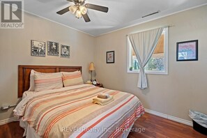 3 makuuhuonetta, silitysrauta/-lauta, Wi-Fi, vuodevaatteet