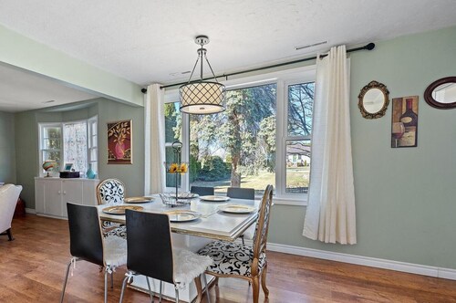 Vintage Wine Time in the heart of wine country!