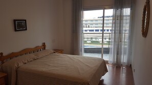 2 chambres, fer et planche à repasser, draps fournis