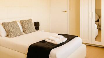 3 slaapkamers, een strijkplank/strijkijzer, wifi