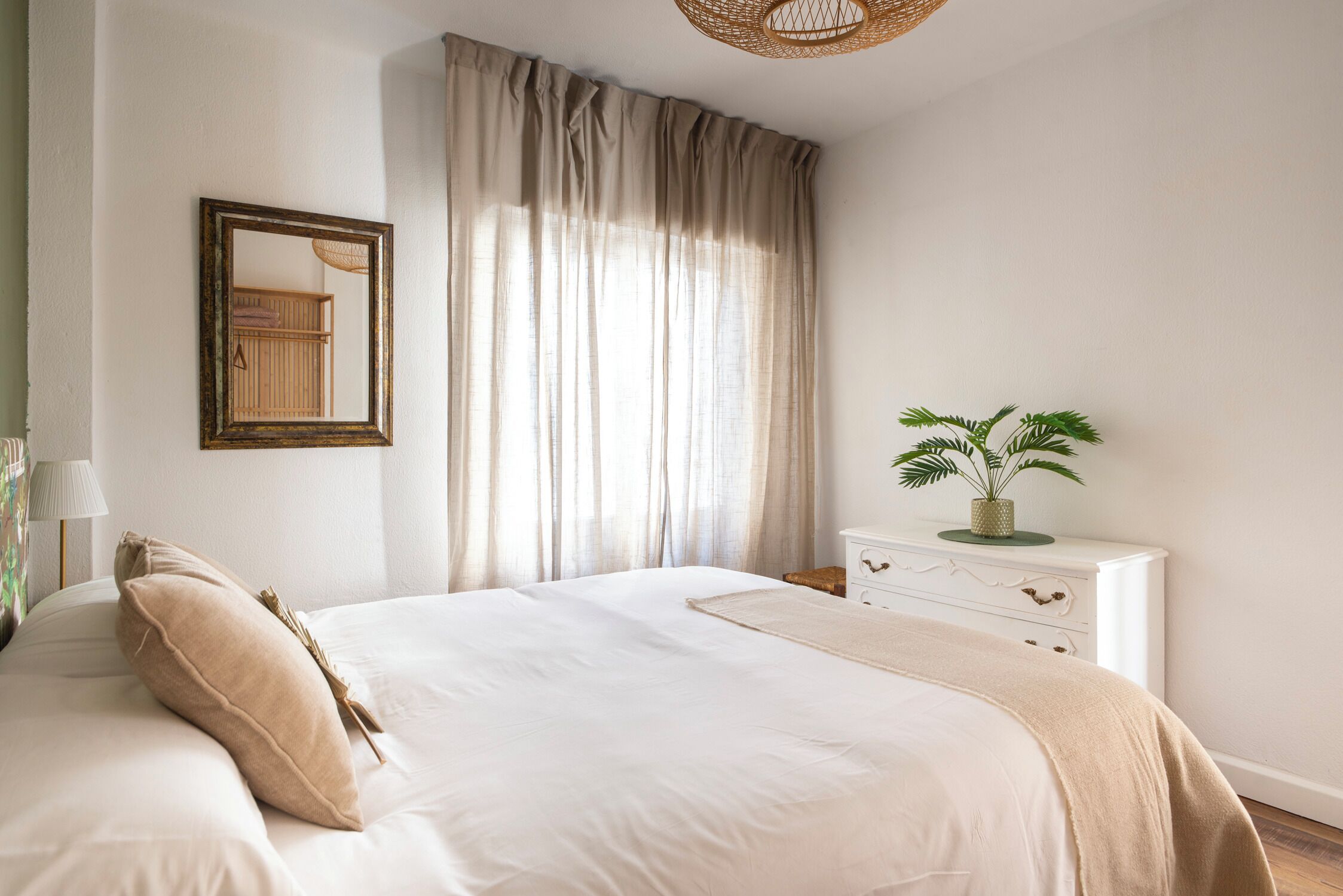 2 dormitorios, tabla de planchar con plancha, wifi