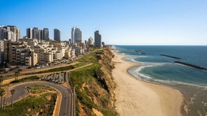 Beach - Beachfront Bliss – 3BR Sea View Retreat (Netanya)