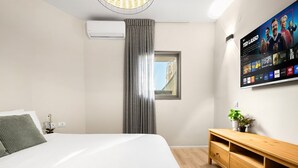 Room - Beachfront Bliss – 3BR Sea View Retreat (Netanya)