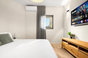 Room - Beachfront Bliss – 3BR Sea View Retreat (Netanya)