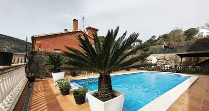 Luxury Villa in Vallromanes - Nature, Pool, Views, Close to Barcelona & Beach.
