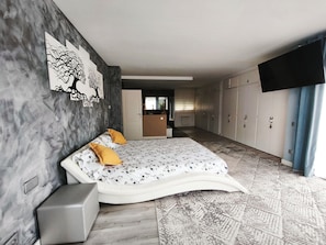 6 Schlafzimmer, Bügeleisen/Bügelbrett, WLAN, Bettwäsche