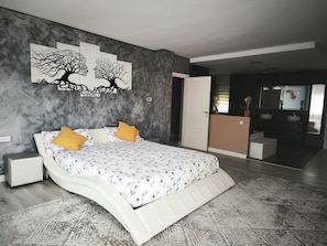 6 camere, ferro/asse da stiro, Wi-Fi, lenzuola