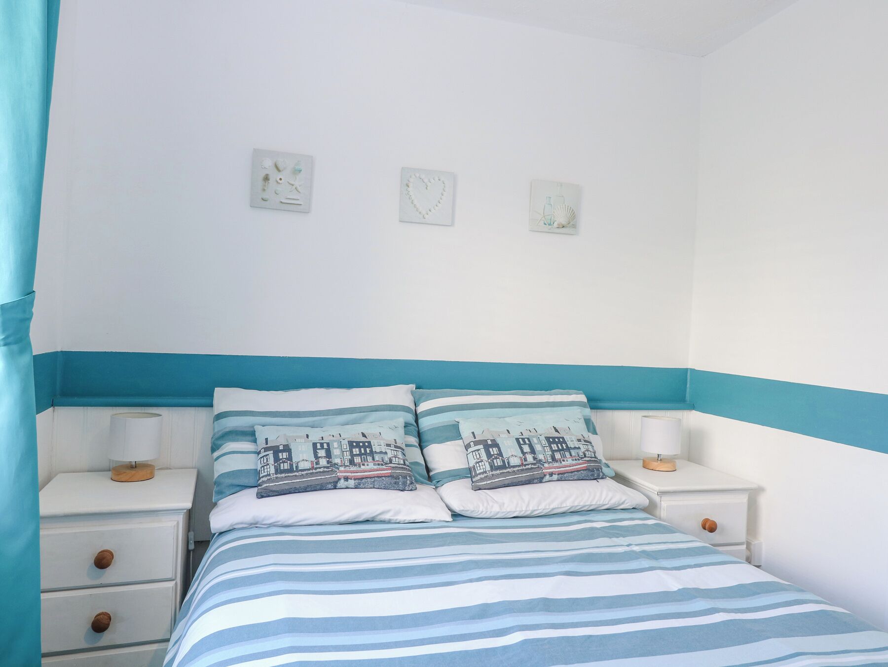 2 bedrooms, individually decorated, individually furnished