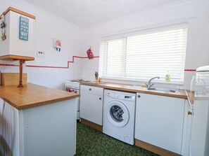 Cookware/dishes/utensils - Lighthouse View (Great Yarmouth)