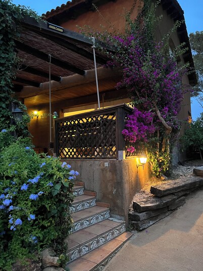 Wooded house 5 minutes from the beach in a quiet location