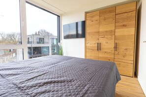 1 bedroom, travel cot, Internet