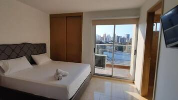 1 habitación, tabla de planchar con plancha, wifi y ropa de cama