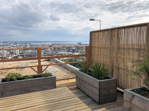 6 mn from the beach by car Large studio-terrace Point de vue‼️ pottery.