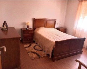 2 chambres, fer et planche à repasser, draps fournis