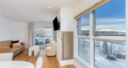 1 bedroom/2 bath Penthouse with Views, Private balconies, AC & Resort amenities
