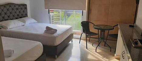 2 slaapkamers, een strijkplank/strijkijzer, wifi, beddengoed