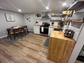 Fridge, microwave, oven, stovetop - One Bedroom Basement Bungalow in downtown Missoula - Walkable to everything! (Missoula)