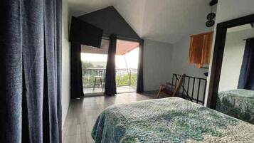1 bedroom, in-room safe, desk, travel cot