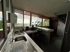 Micro-ondes, plaque de cuisson, cafetière/bouilloire