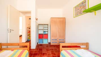 3 makuuhuonetta, silitysrauta/-lauta, internet, vuodevaatteet