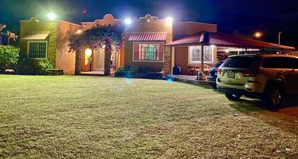 Charming 3-bedroom estate with WiFi, AC in tranquil Nueva Gorgona
