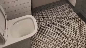 Comfort Studio, City View | Bathroom
