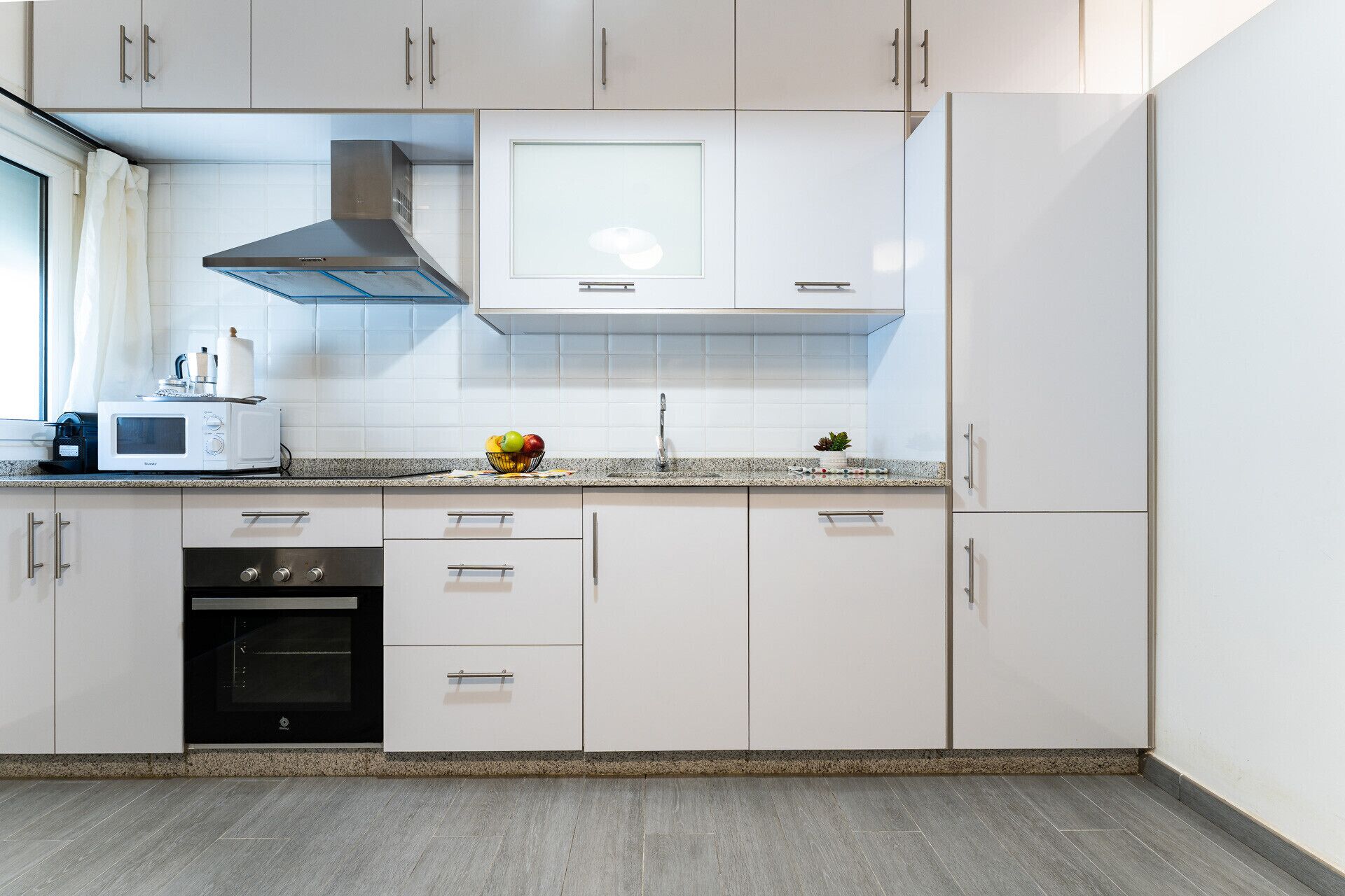 Fridge, microwave, oven, coffee/tea maker